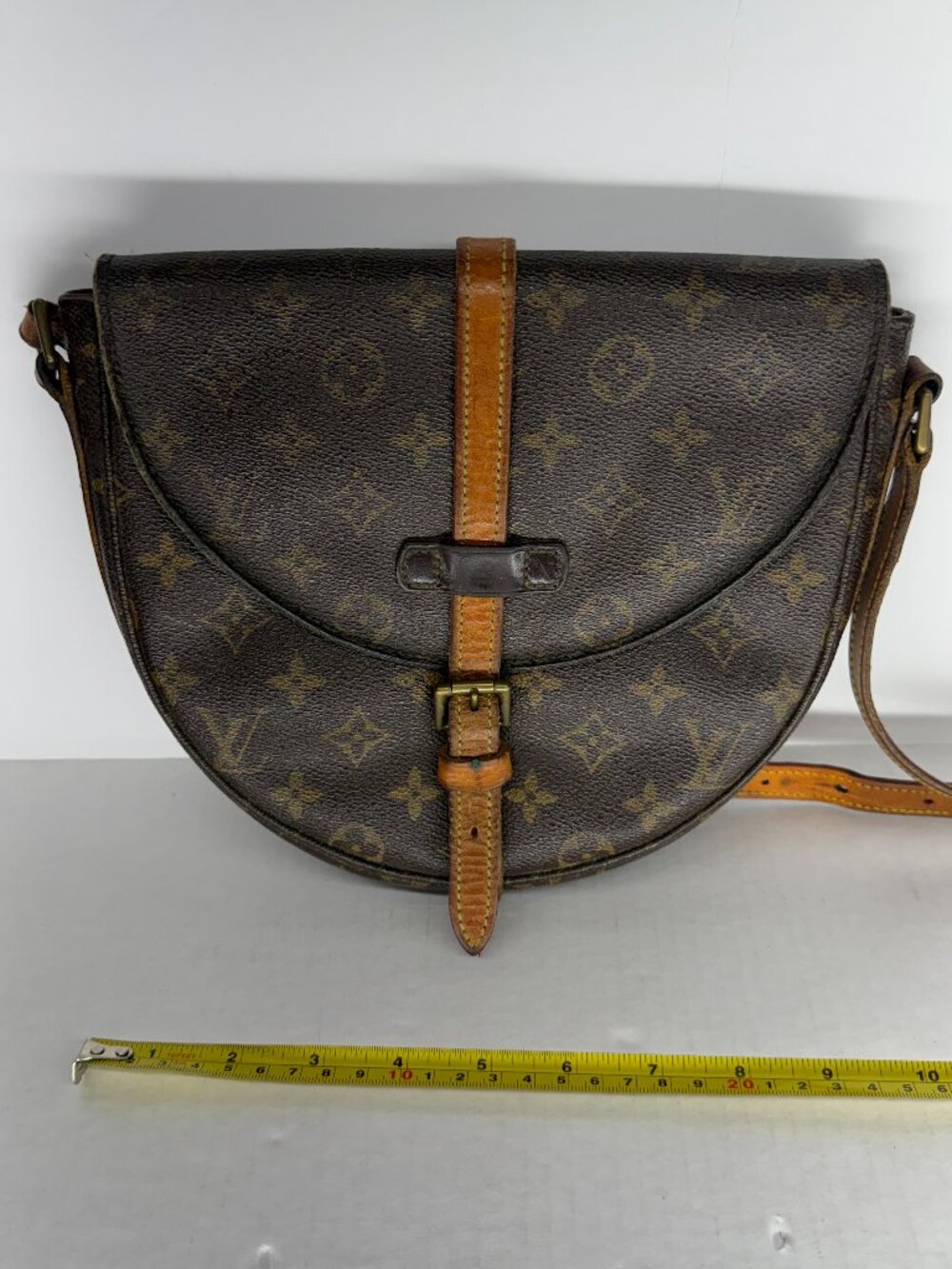 VINTAGE LOUIS VUITTON CHANTILLY CROSSBODY BAG
